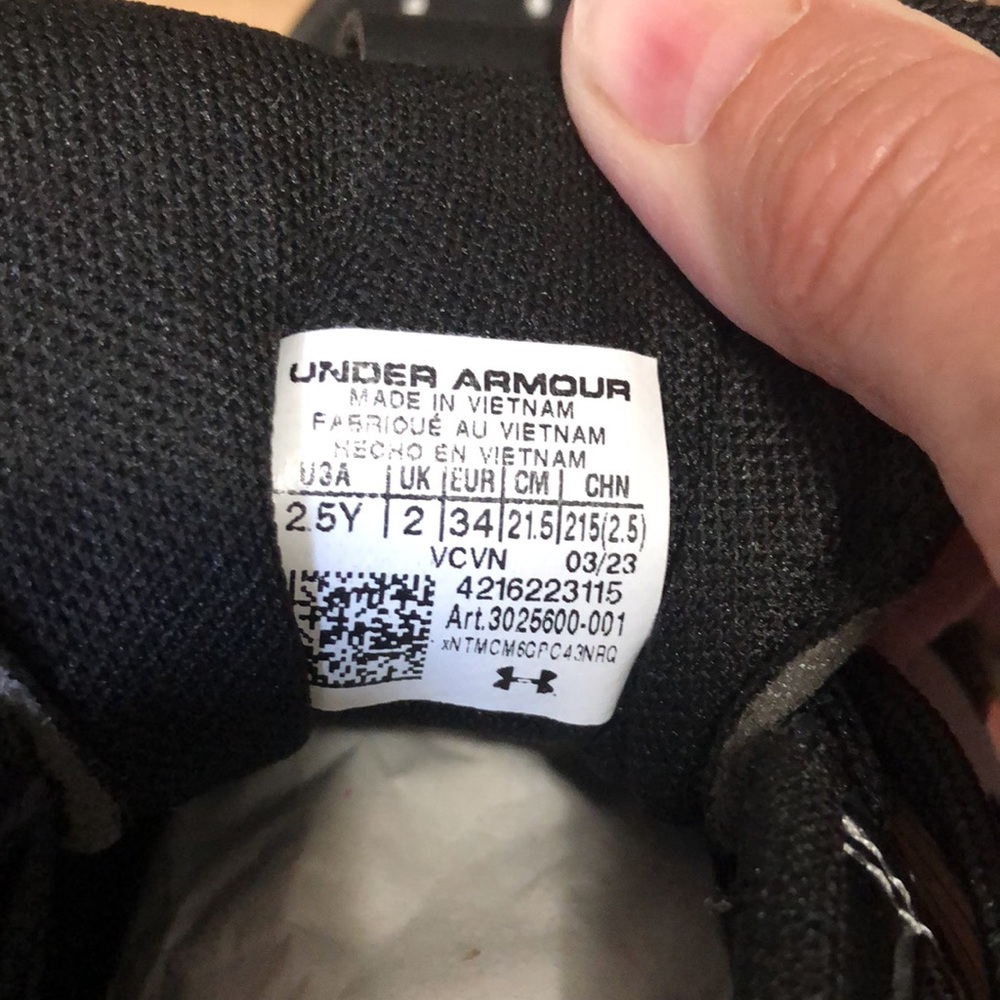 ⚽️UNDER ARMOUR⚽️NWOT Soccer Cleats, 2.5Y - Picture 8 of 9